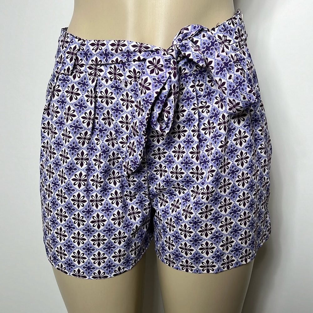 Shrinking violet medium shorts